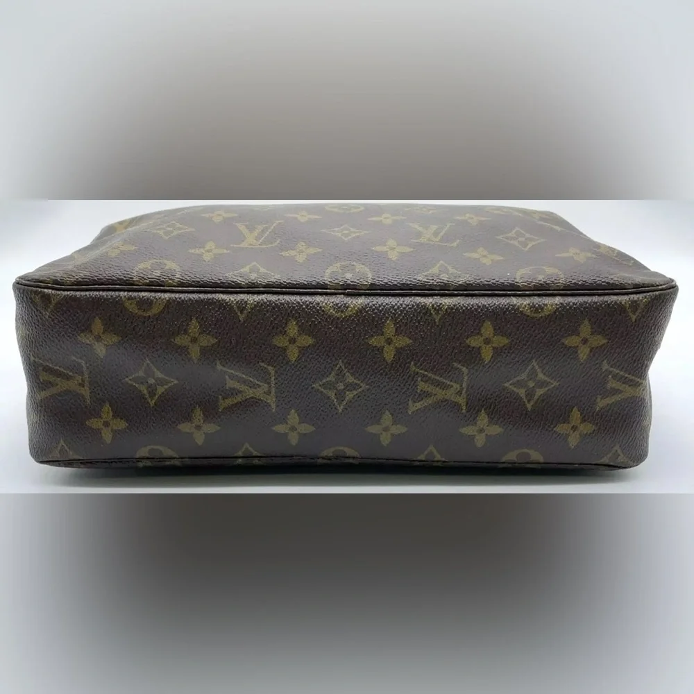Authentic Louis Vuitton Monogram Trousse Toilette 28 Pouch